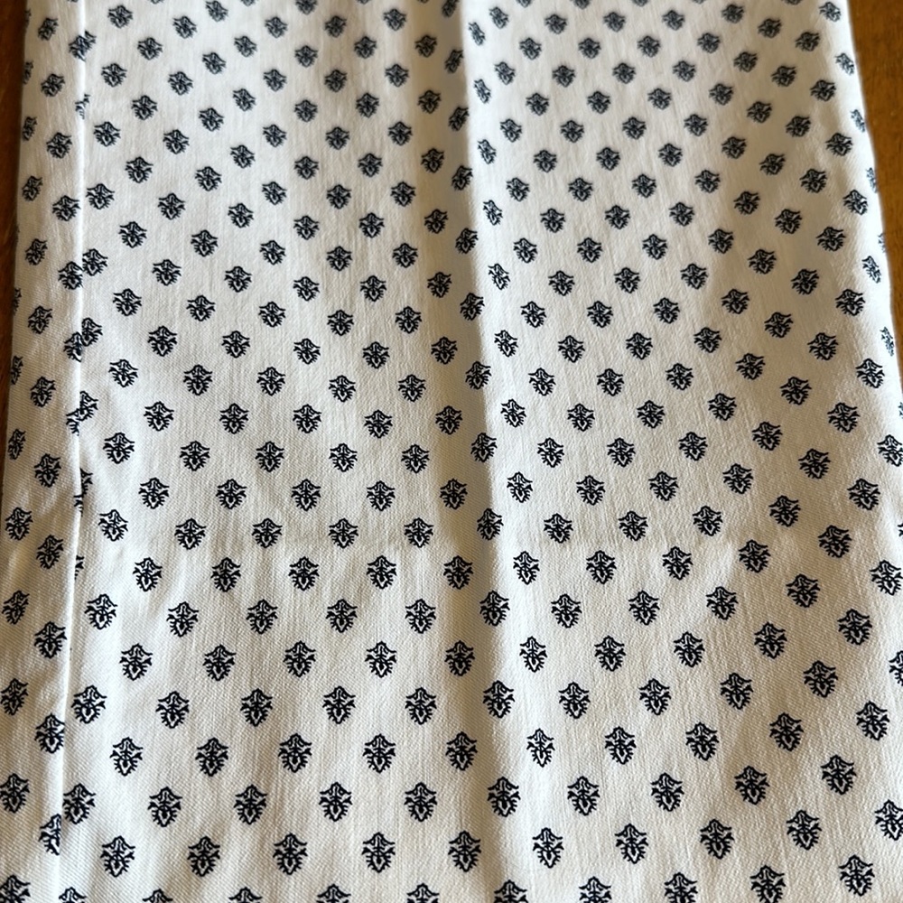 Jasmine and Julianna White and black crop pant. Size 16W - Picture 2 of 5